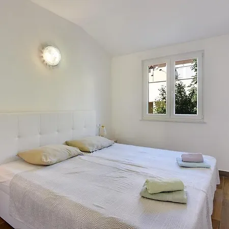 Semesterbostad House Gorazd